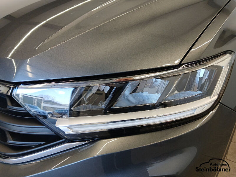 Volkswagen T-ROC Life 1.0TSI LED NAV SHZ AppCon Climatronic