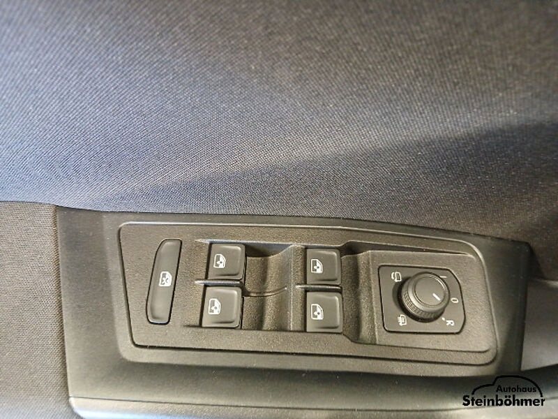 Volkswagen T-ROC Life 1.0TSI LED NAV SHZ AppCon Climatronic