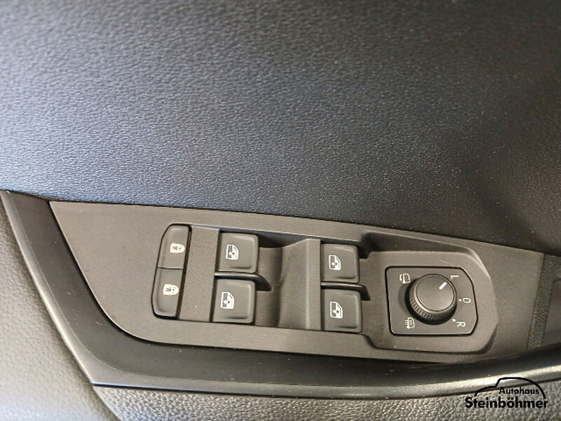 SKODA Karoq Clever 1.5TSI DSG LED Pano SHZ SmartLink