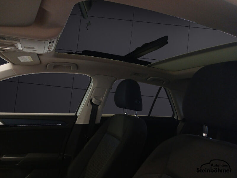Volkswagen T-ROC United 1.5TSI DSG LED NAV AHK Pano SHZ