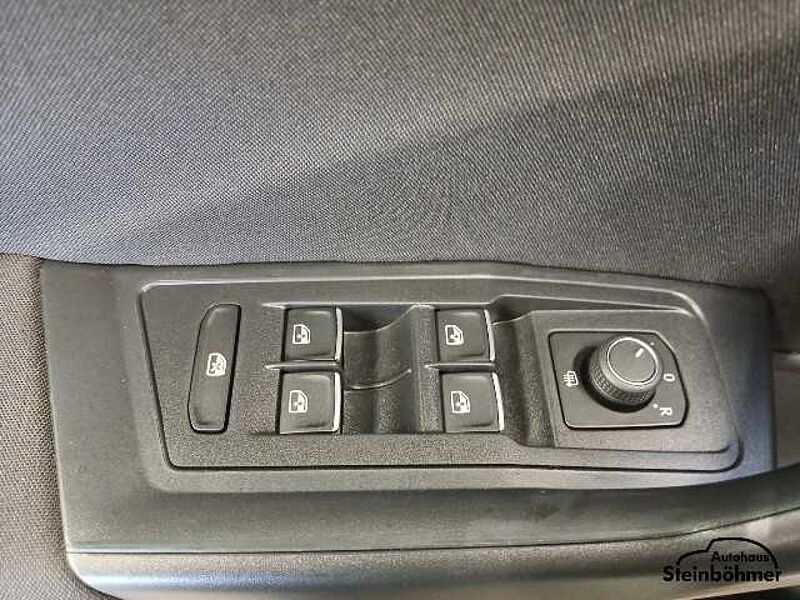 Volkswagen T-ROC United 1.5TSI DSG LED NAV AHK Pano SHZ
