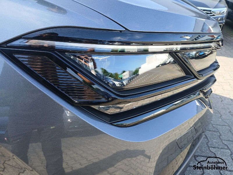 Volkswagen Touareg R-Line Pano Standhzg.