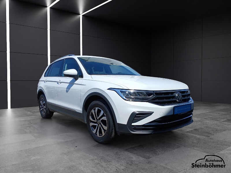 Volkswagen Tiguan Active 2.0TDI DSG Pano Navi LED AHK