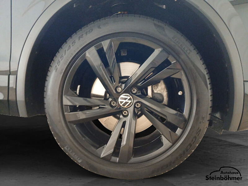 Volkswagen Tiguan Allspace 2.0TDI R-Line 4M Navi Pano