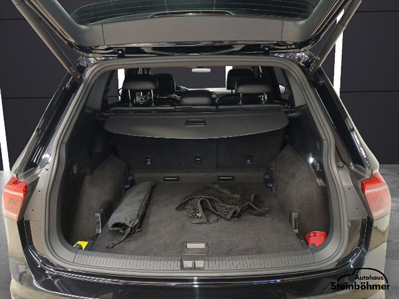 Volkswagen Tiguan Allspace 2.0TDI R-Line 4M Navi Pano