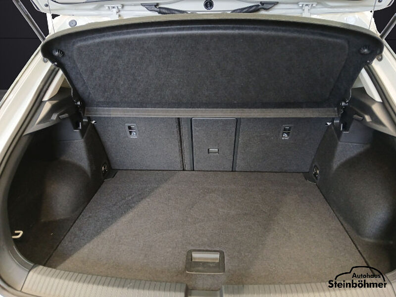 Volkswagen T-Roc Life 1.5 TSI NAVI LED SHZ AppCon AHK