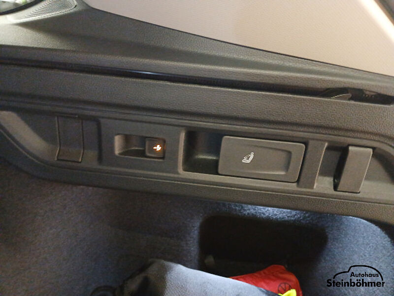 Volkswagen Passat Elegance 2.0TDI DSG Navi AHK IQ-LED