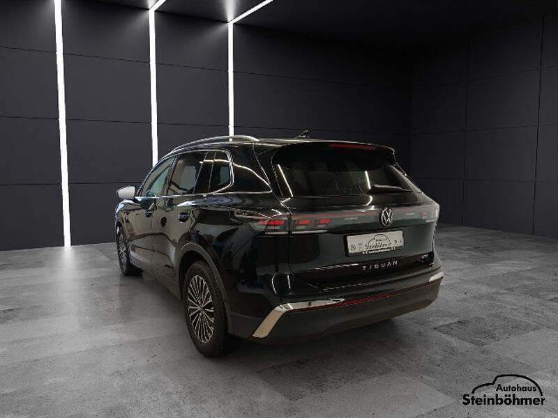 Volkswagen Tiguan Elegance 1.5eTSI DSG IQ. Light NAV AHK ACC