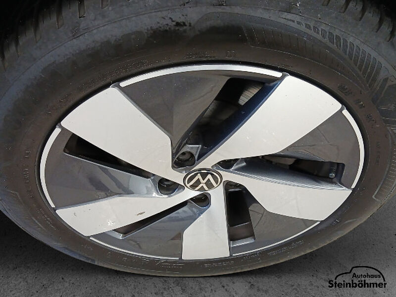 Volkswagen Passat Elegance 2.0TDI DSG IQ. Light NAV AHK