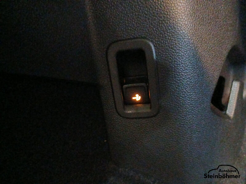 Volkswagen Golf Life 1.5TSI Facelift Navi AHK LED Sitzhzg.