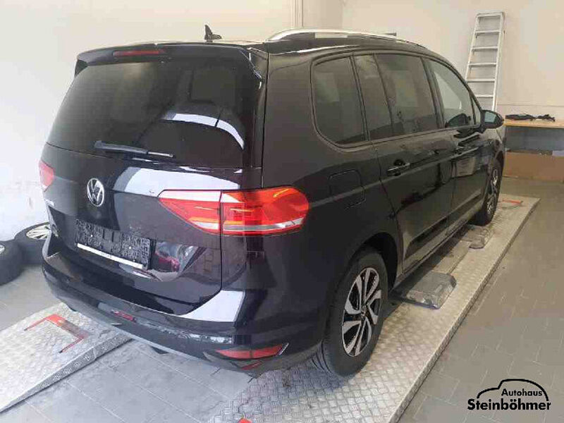 Volkswagen Touran Active 1.5TSI DSG LED NAV AHK ACC SHZ