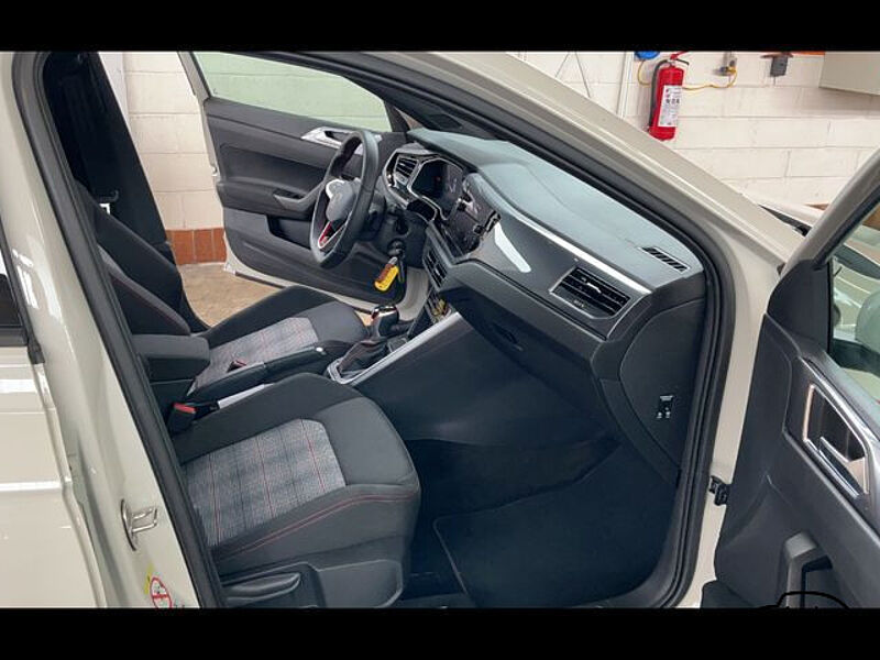 Volkswagen Polo GTI 2.0TSI DSG IQ. Light AppCon ACC SHZ