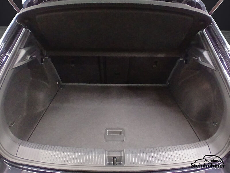 Volkswagen T-Roc R-Line 1.5TSI DSG Navi LED AHK RearView