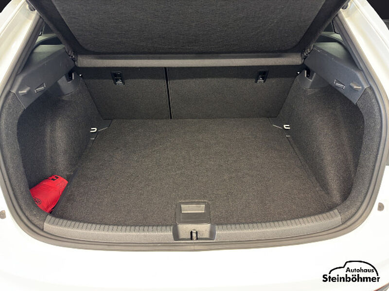 Volkswagen Taigo R-Line 1.0TSI DSG IQ. Light AppCon RearView