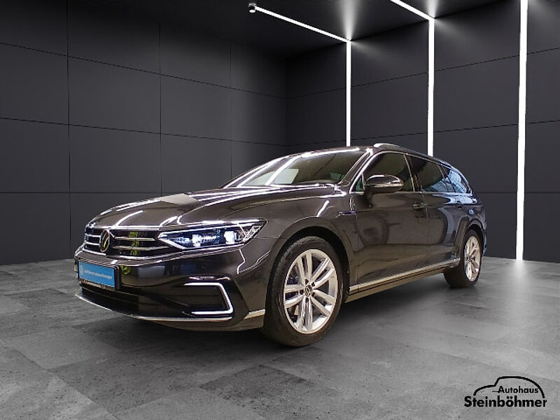 Volkswagen Passat Variant GTE AHK Matrix-LED Leder 18Zoll
