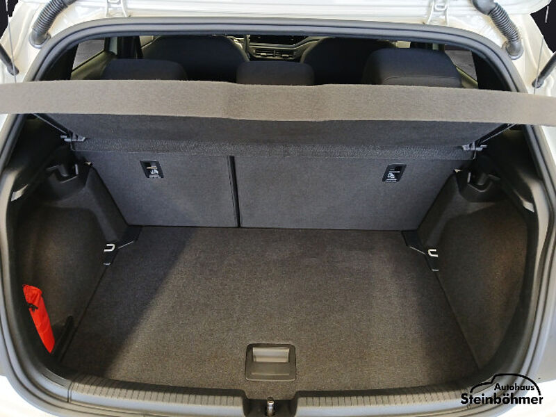 Volkswagen Polo R-Line 1.0TSI DSG IQ. Light NAV RearView