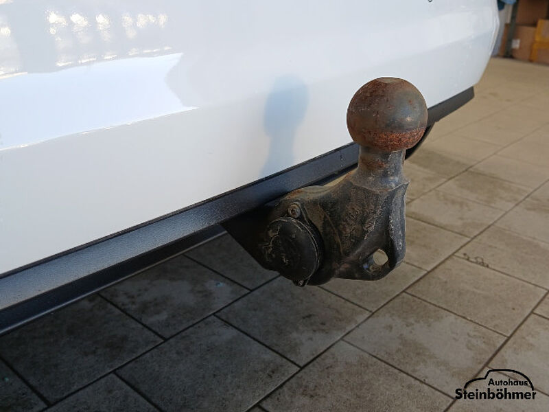 Volkswagen Touran Active 2.0TDI DSG NAV AHK ACC SHZ