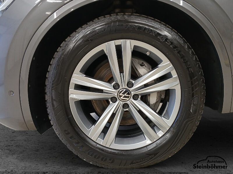 Volkswagen Touareg R-Line AHK Pano Standhzg HUD Luftf.