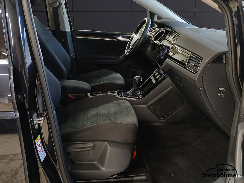 Volkswagen Touran Highline 1.5TSi DSG Navi LED AHK RearView
