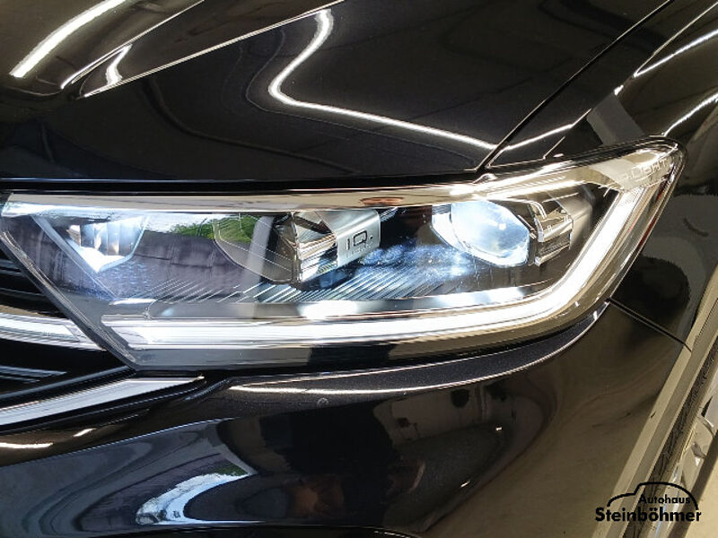 Volkswagen T-Roc R-Line 1.5TSI DSG Navi IQLight RearView