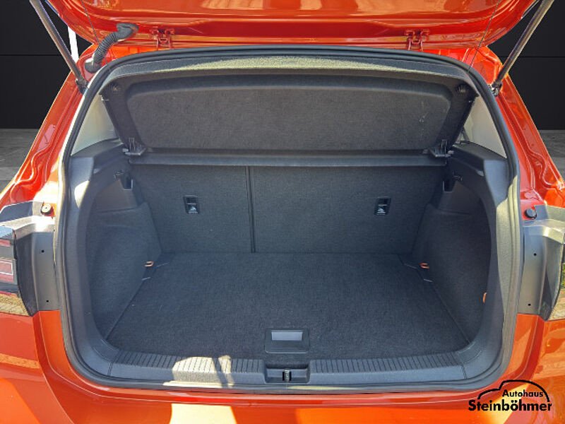 Volkswagen T-Cross Active 1.0TSI DSG Navi LED RearView