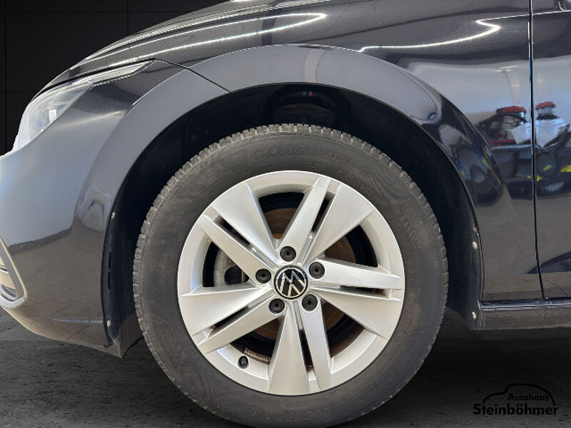 Volkswagen Golf Life 1.5TSI LEDPlus NAV SHZ RearView AppCon