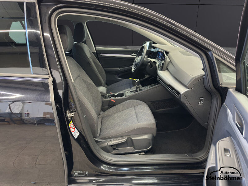 Volkswagen Golf Life 1.5TSI LEDPlus NAV SHZ RearView AppCon