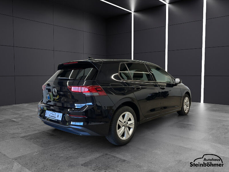 Volkswagen Golf Life 1.5TSI LEDPlus NAV SHZ RearView AppCon
