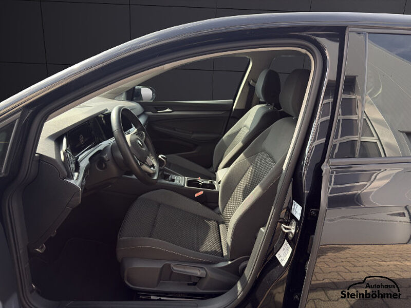 Volkswagen Golf ACTIVE 1.5TSI Navi LED-Plus Standhzg Kamera