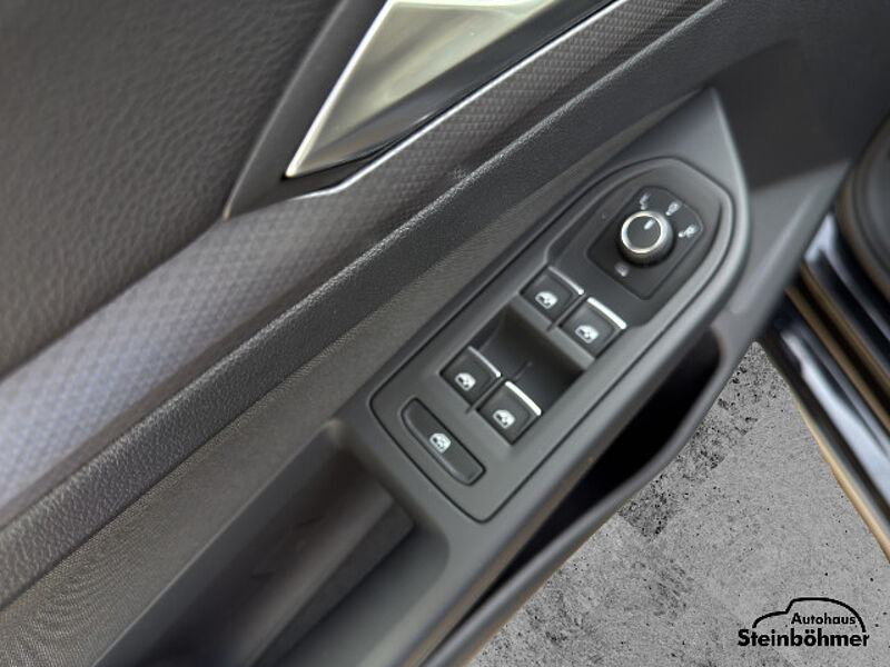 Volkswagen Golf ACTIVE 1.5TSI Navi LED-Plus Standhzg Kamera