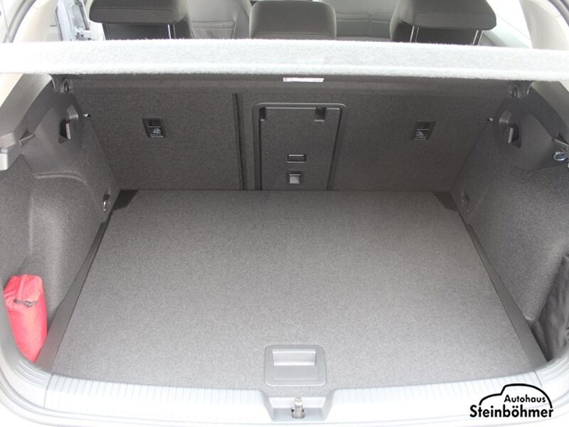 Volkswagen Golf Life 1.5TSI Navi DPC SHZ Light Assist