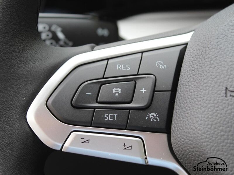 Volkswagen Golf Life 1.5TSI Navi DPC SHZ Light Assist